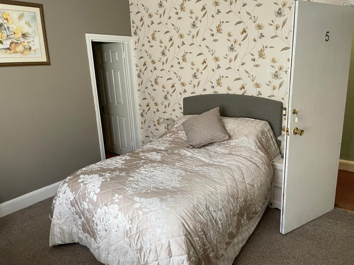 The Dartmoor Bnb Йелвертън Екстериор снимка